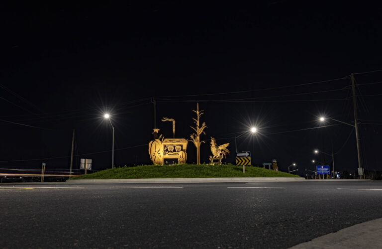 agricultural themed art structure was placed at the Fairview Avenue and Southdale Line, a main gateway at the city’s south end